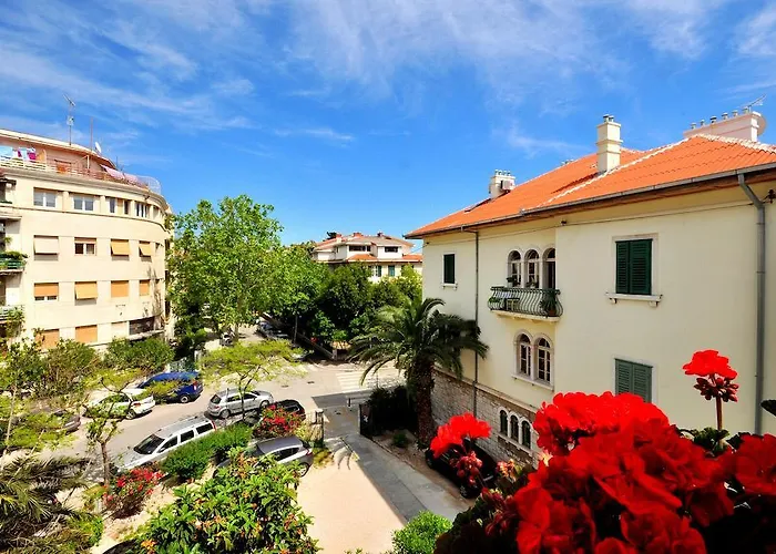 Sakal * Split
